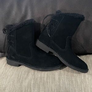 UGG  Naiyah black boots 🆕 size 7